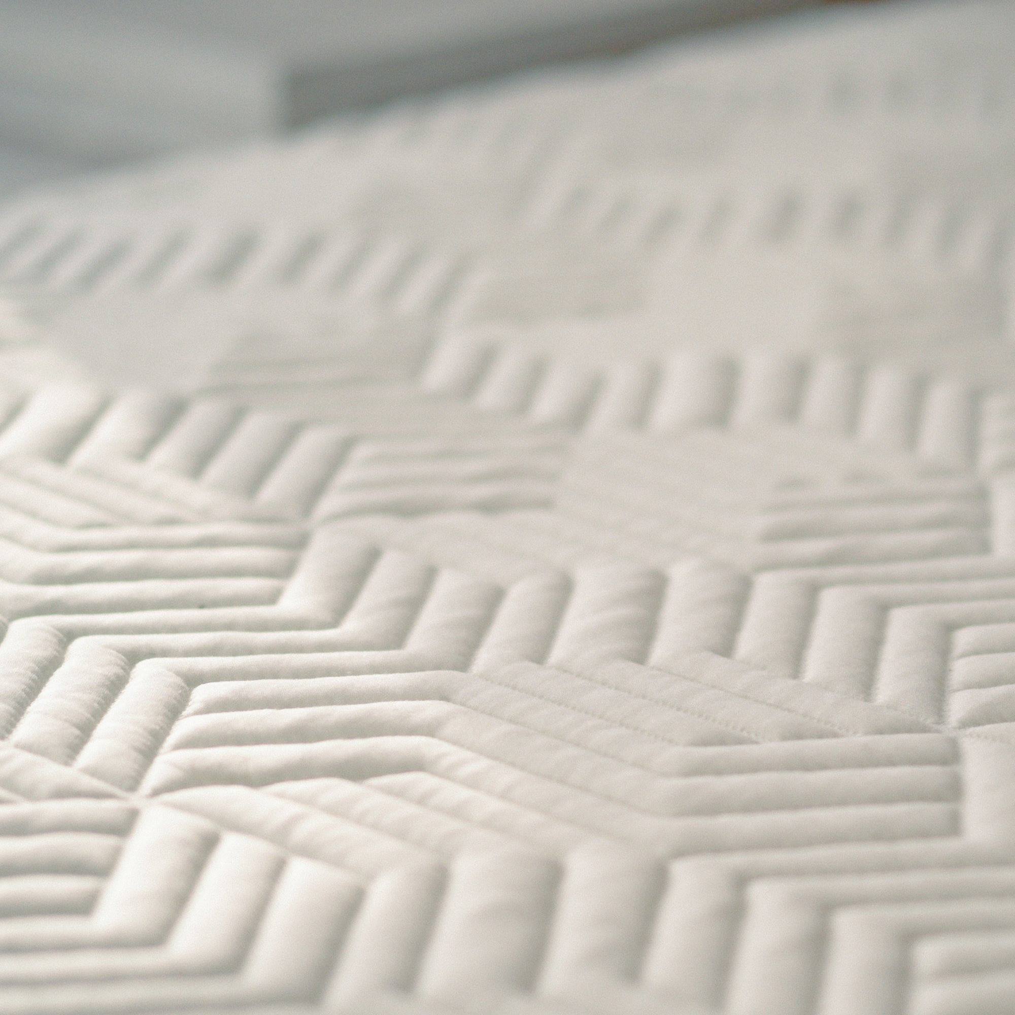 close-up shot of the Hybrid Mattress Ⅱ  - Medium highlighting its design and textures.